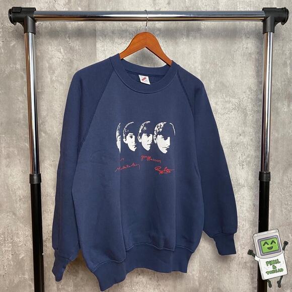 VINTAGE Beatles merch. Featuring the 4 beatles and all 4 signatures. 80s-90s